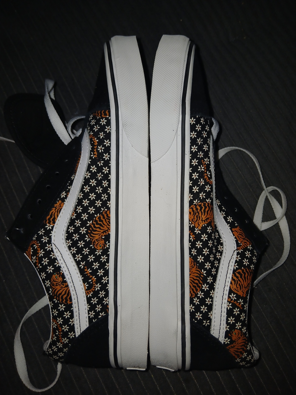 Vans Tiger Floral Old Skool Black/White Skate Shoes Suede Canvas Men 7/Women 8.5 - Picture 2 of 12